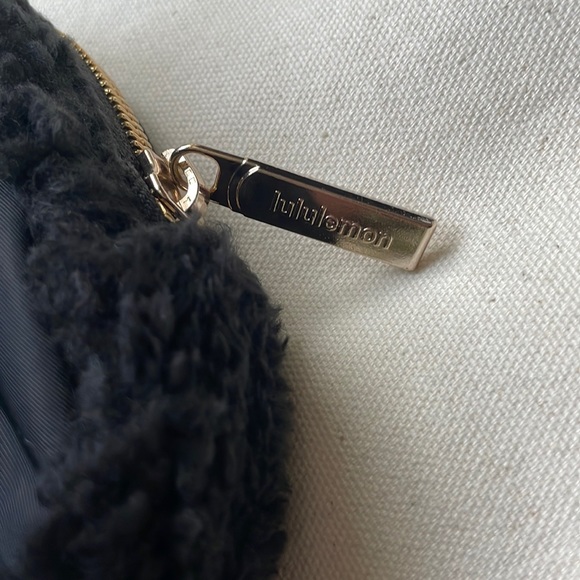lululemon new bag Lululemon's new 'It' bag is taking TikTok by storm